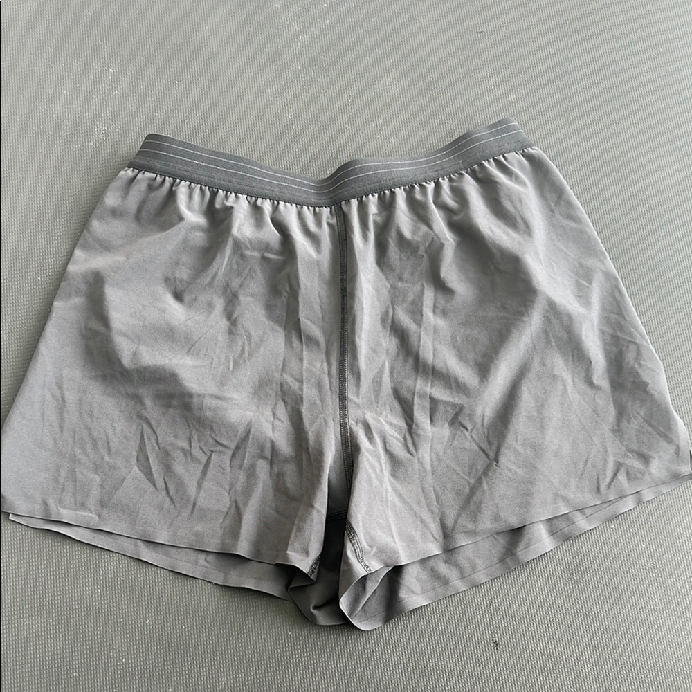 Lululemon black/charcoal split-hem high rise running short. 3”. Size 6